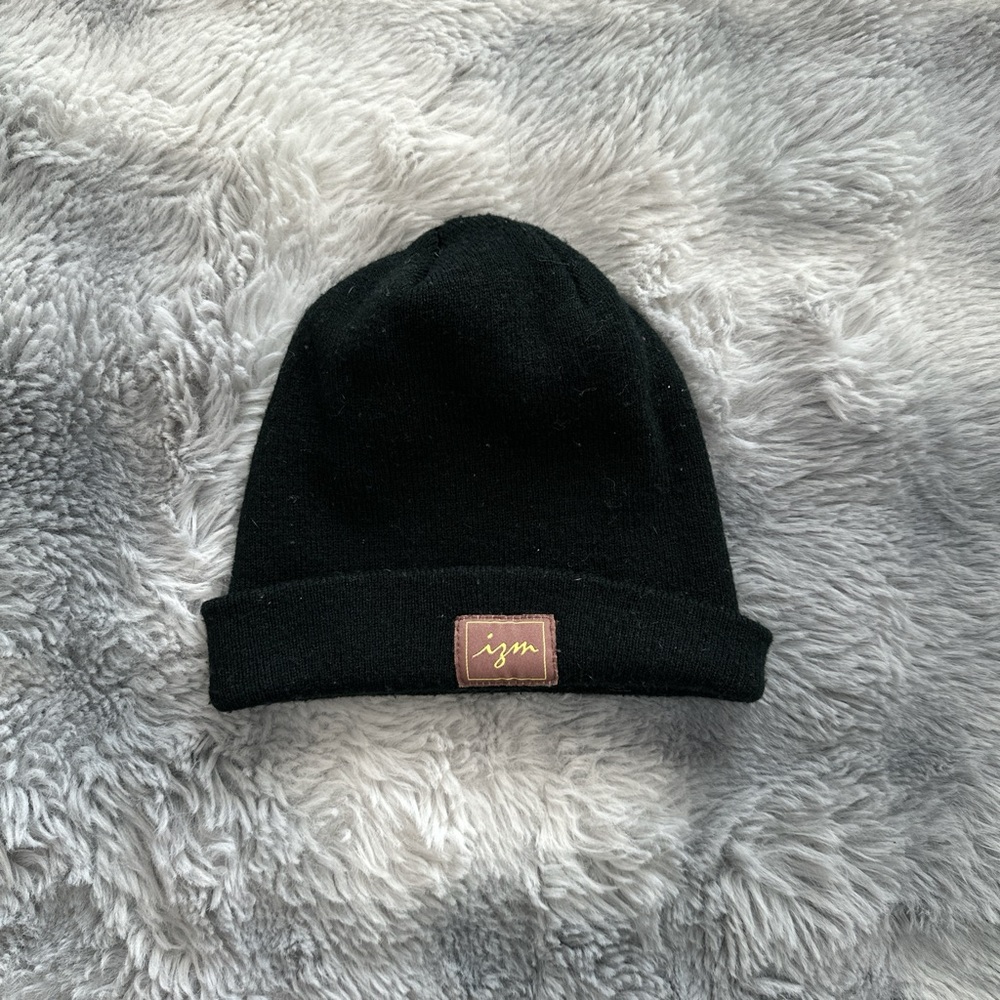 IZM Deadstock Rare Black Beanie with Logo Patch
